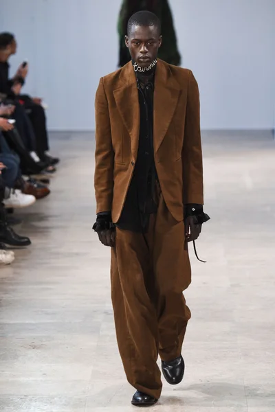Look 32